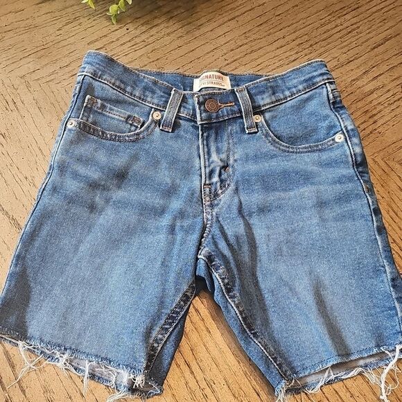 Levi Strauss denim shorts Size 8 - Picture 1 of 10